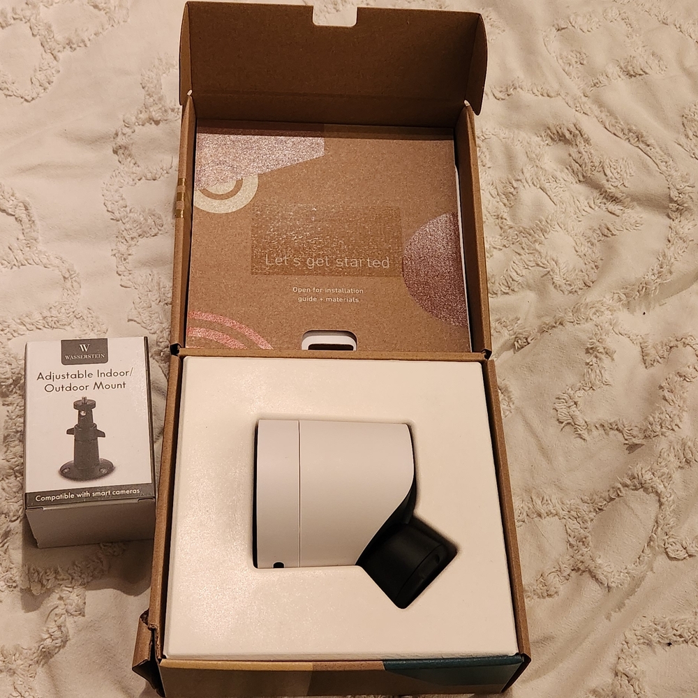 NIB SimpliSafe Bundle - Wireless Outdoor Security Camera